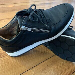 BOC Leather Side-Zip Sneakers 7.5 women Big On Comfort